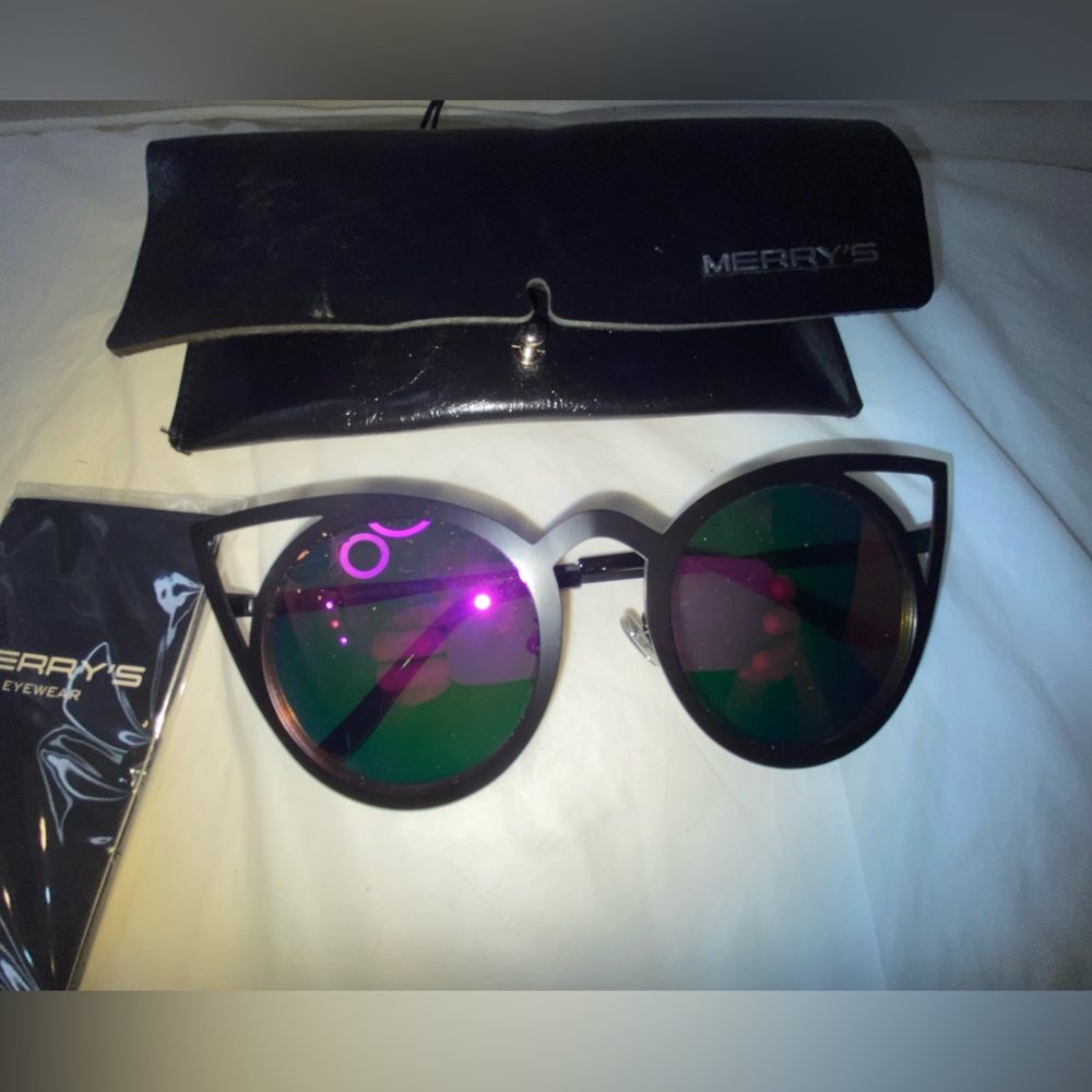 Merrys  sunglasses